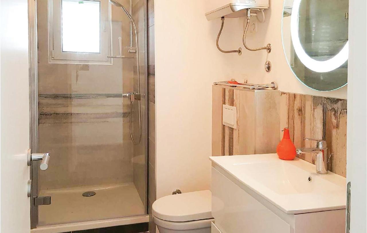 Cozy Apartment In Brodarica With Wifi エクステリア 写真