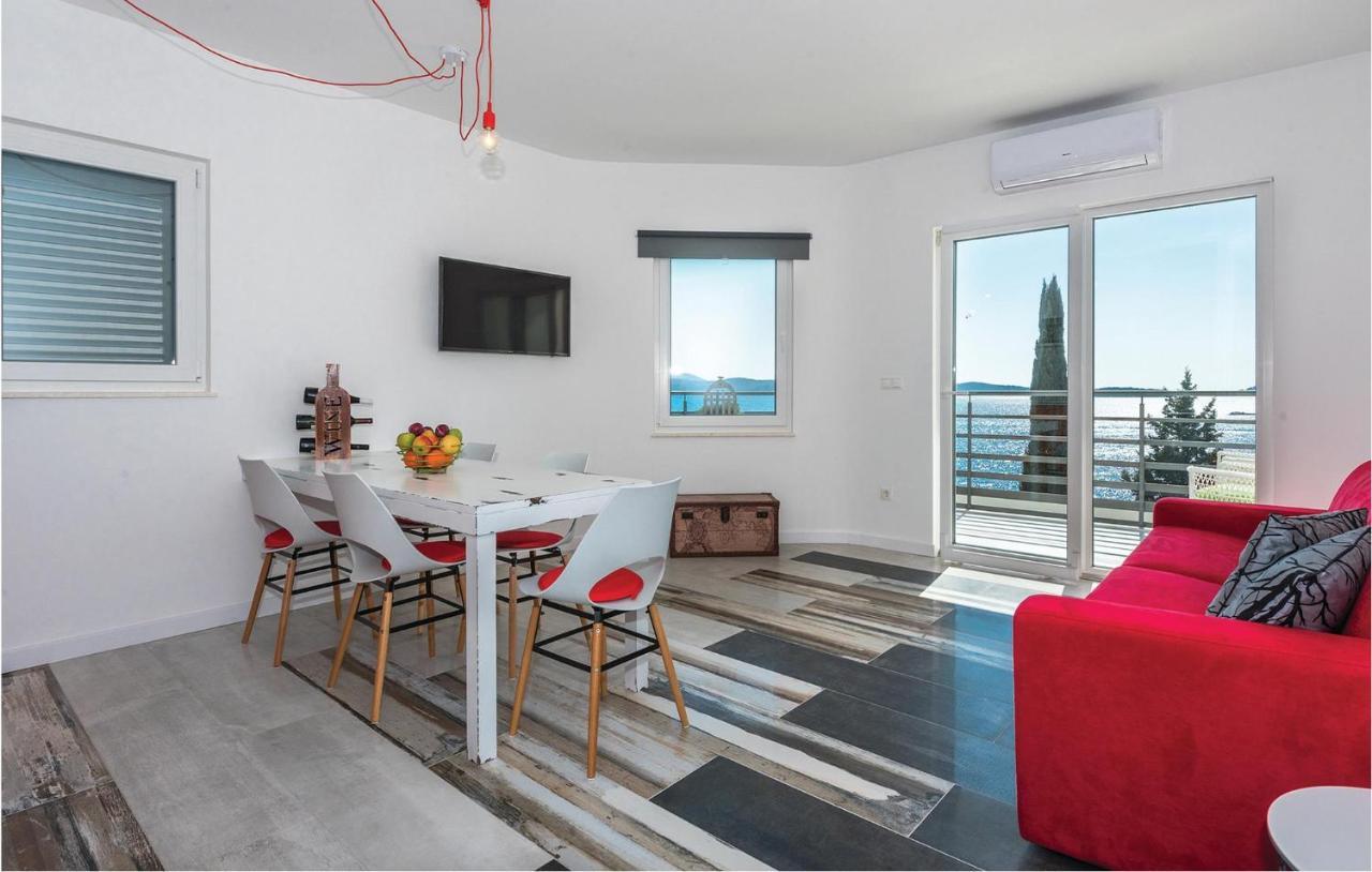 Cozy Apartment In Brodarica With Wifi エクステリア 写真