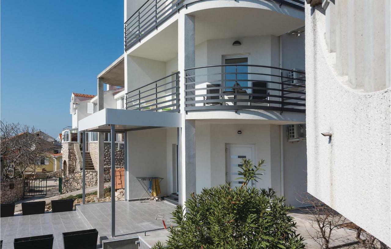 Cozy Apartment In Brodarica With Wifi エクステリア 写真
